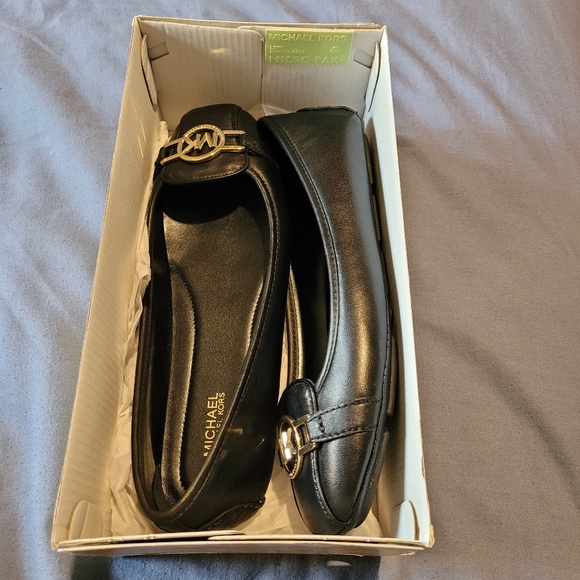 Micheal kors flats - Picture 2 of 5